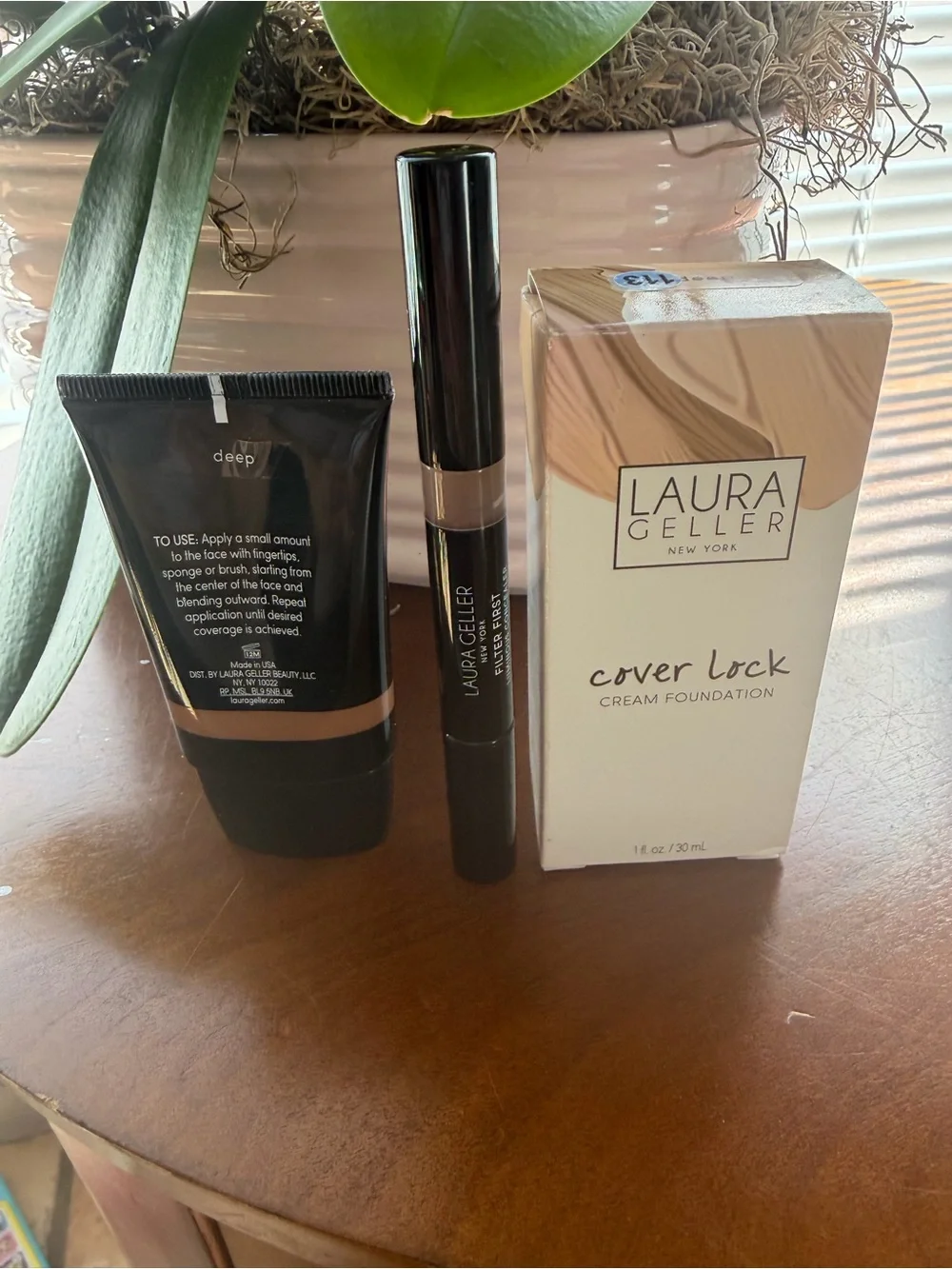 Laura Geller Cover Lock Cream Foundation - Black Packaging